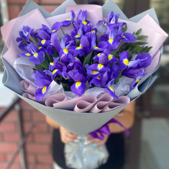 Elegant Iris Flowers Bouquet