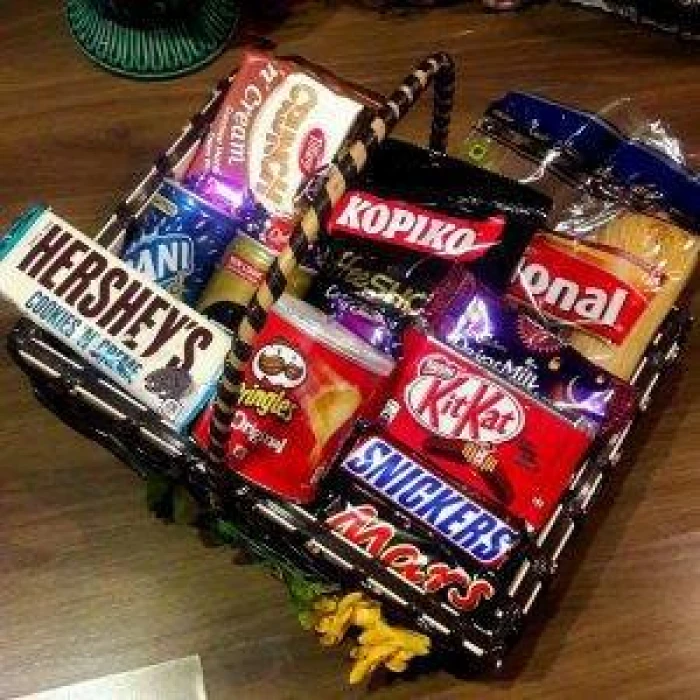 Chocolaty Basket – Premium Chocolate & Snack Gift Hamper