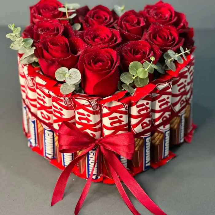 Rose & KitKat Blend Arrangement Roses with Chocolates Gift