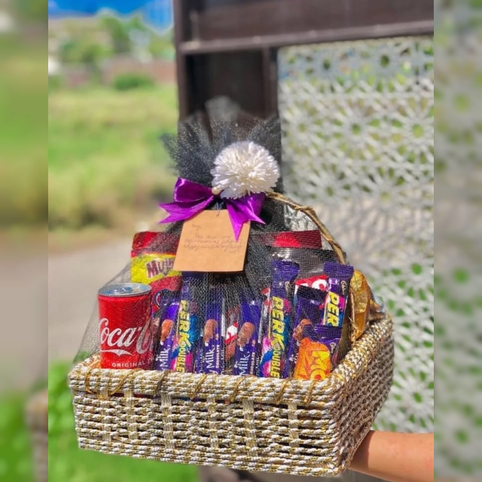 Deluxe Gourmet Snack & Chocolate Gift Basket