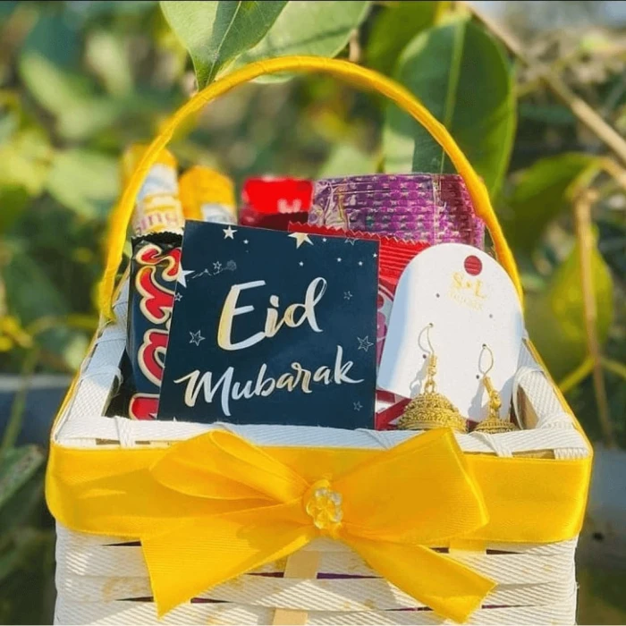 Small Eid Basket for Her Charming Gift Hamper with Sweets & Festive Touch Small Eid Basket for Her Charming Gift Hamper with Sweets & Festive Touch