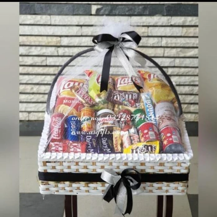 Chocolaty & Snack Hamper – Ultimate Sweet & Savory Treat Box